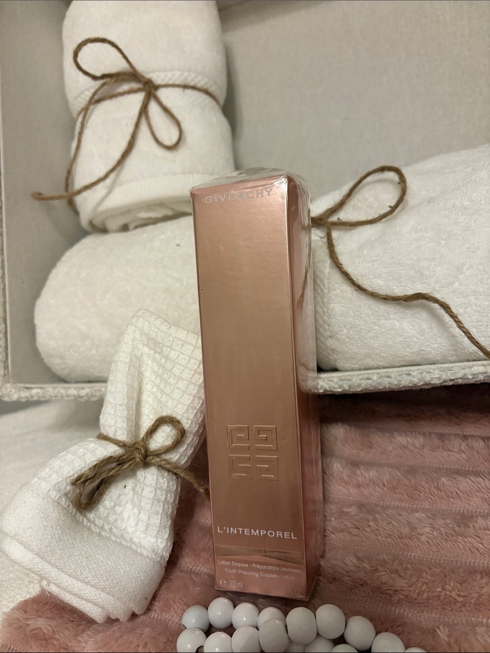 Givenchy L'Intemporel youth preparing exquisite lotion